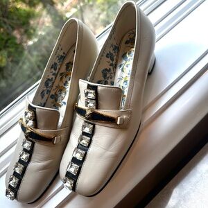 Gucci white leather loafers with panther and printed interior. Like new size 36